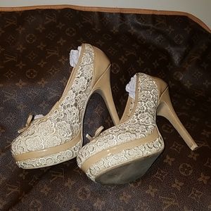 Lace shoes